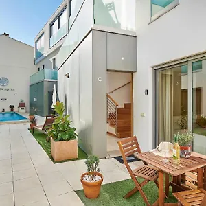  Casa de Férias Stylish Townhouse In Centre, Shared Pool Portugal